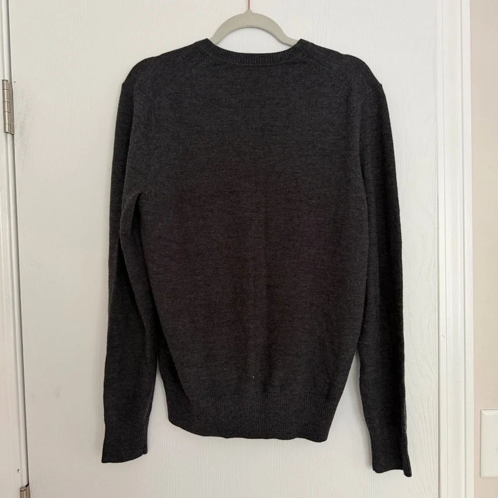 Banana Republic Charcoal Gray Merino Wool Men’s V Neck Sweater